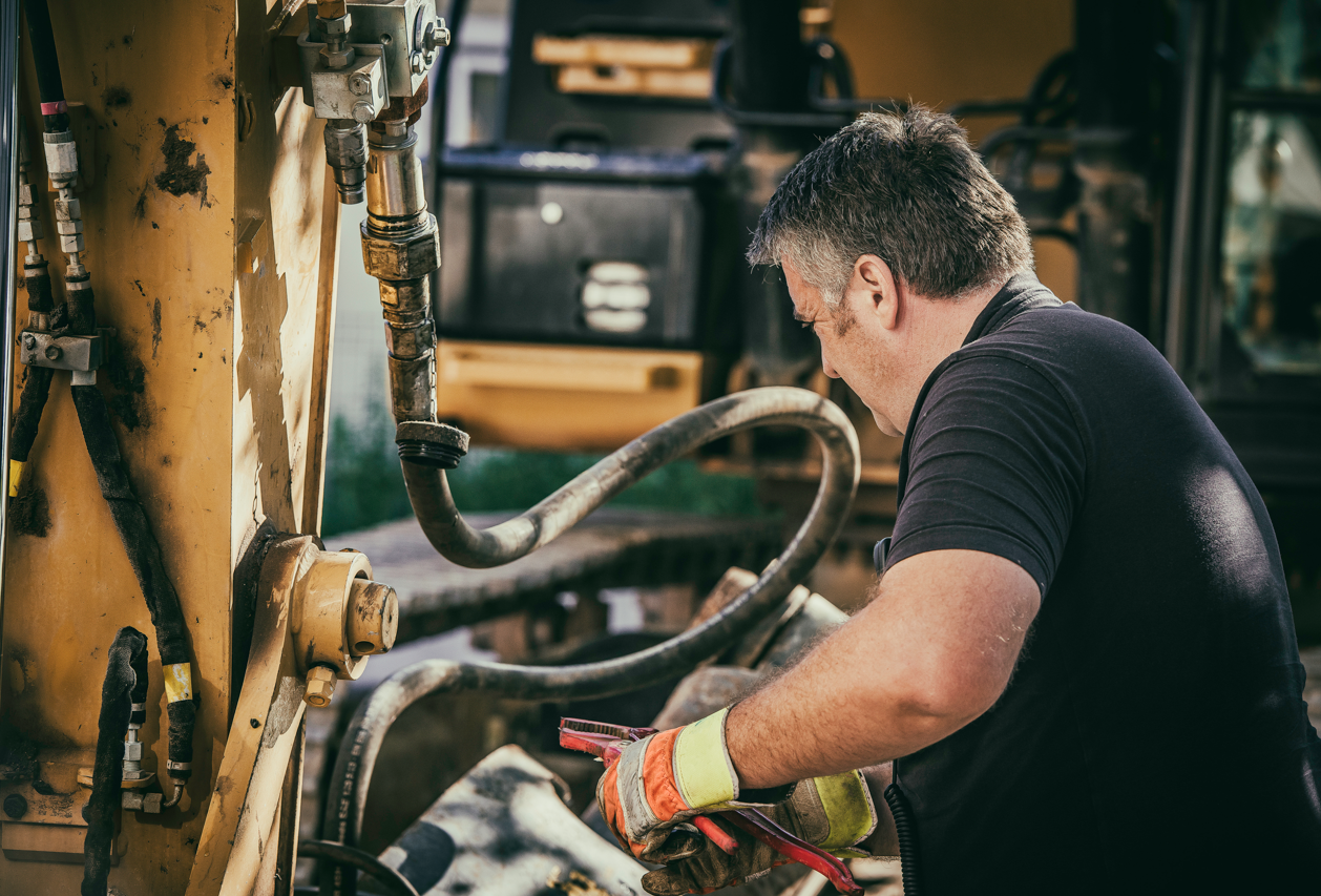 Repairing hydraulic machinery
